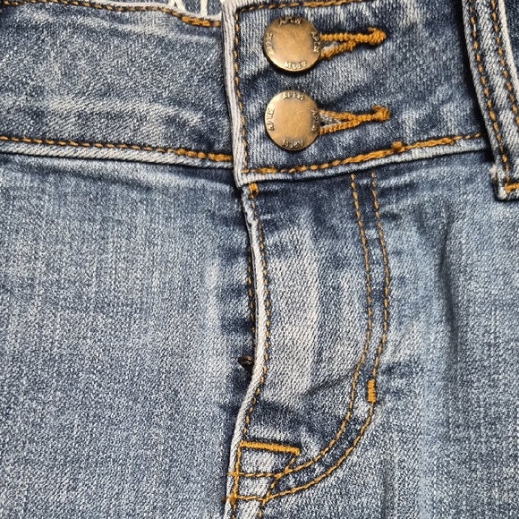 Apt. 9 Women's Classic Blue Jean Shorts - Picture 3 of 12